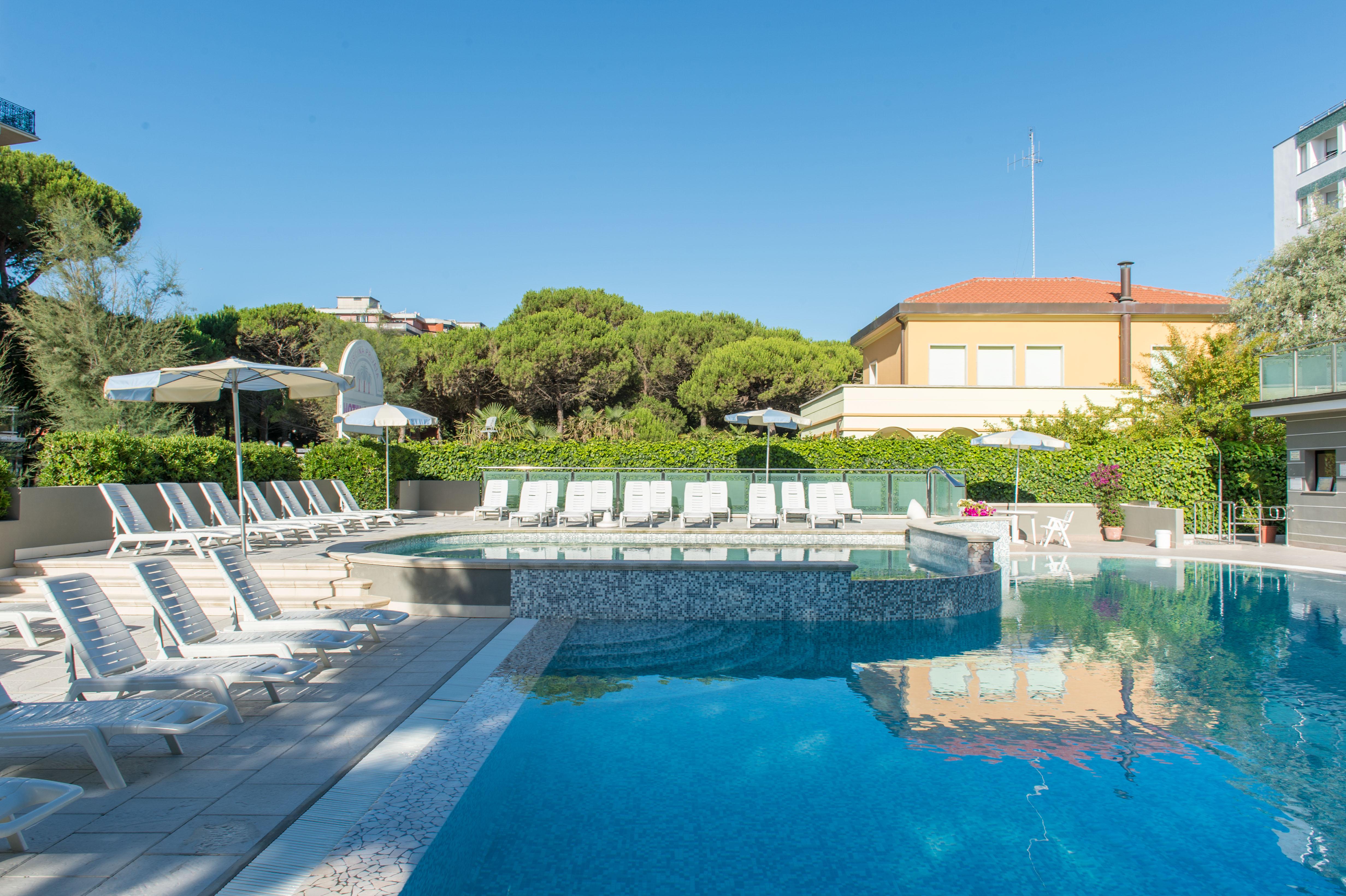 Hotel Luxor Milano Marittima Exterior foto
