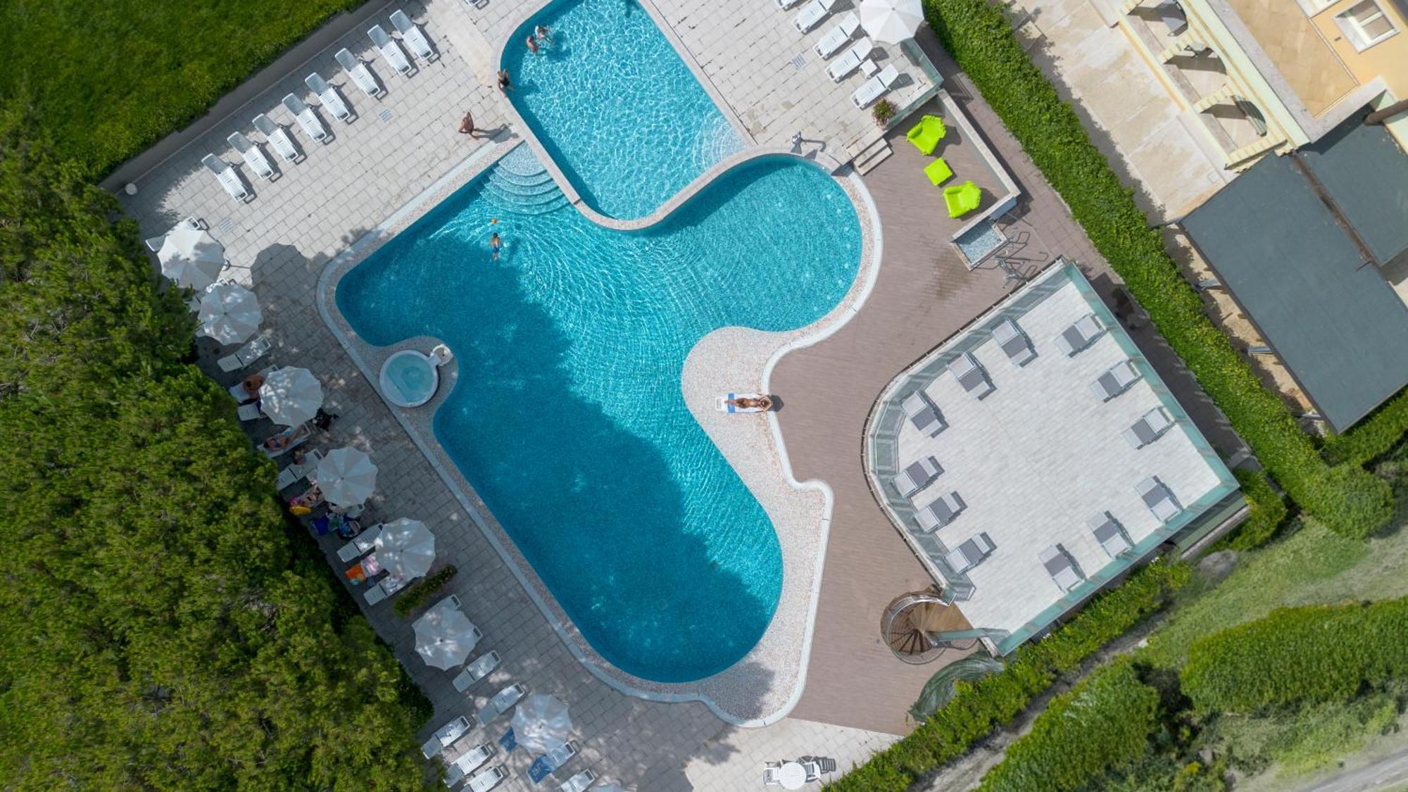 Hotel Luxor Milano Marittima Exterior foto